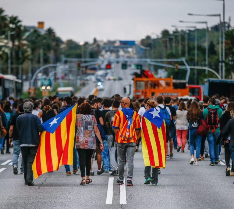 La directora de un instituto catalán recaba permisos de huelga por "represión franquista"