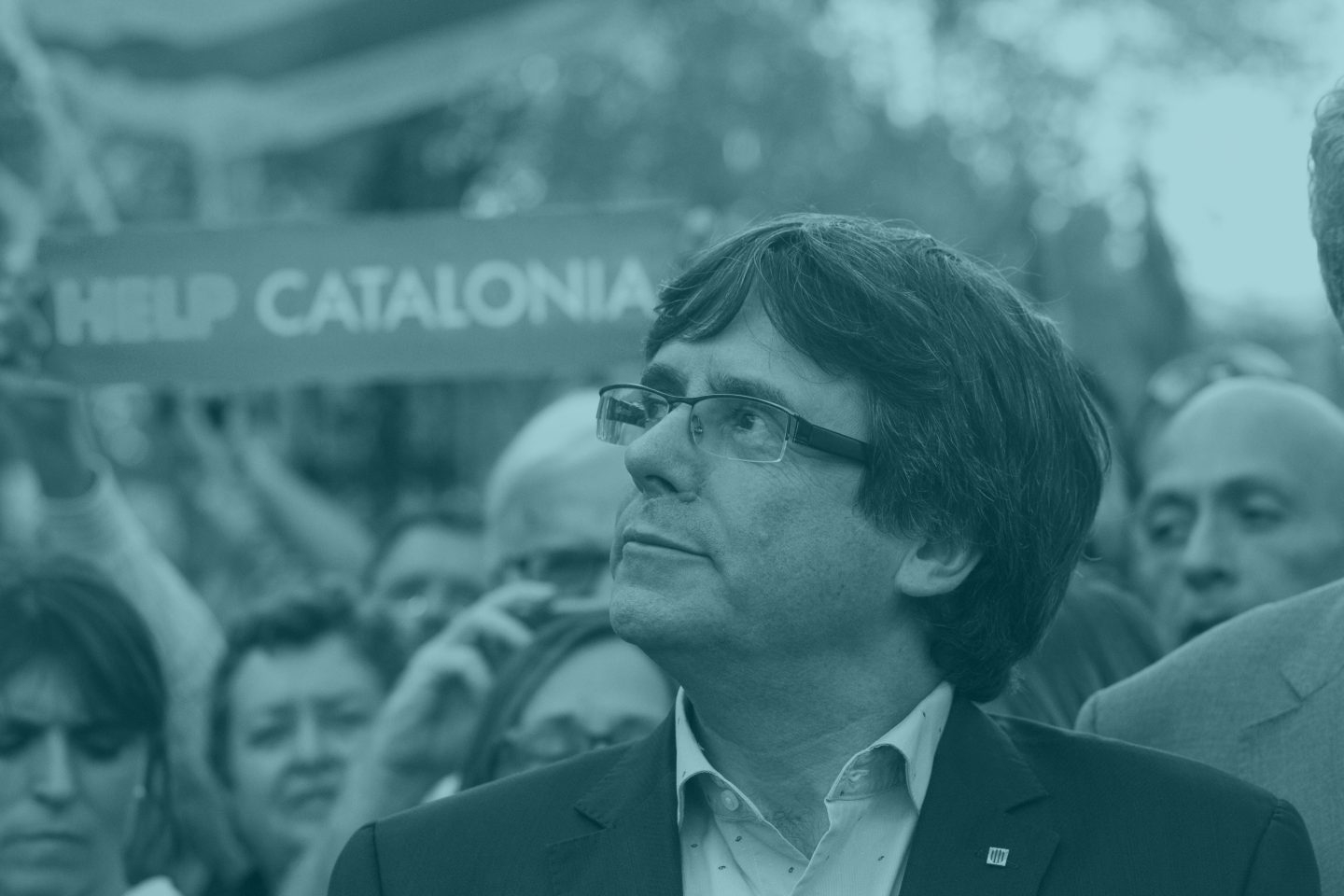 El presidente de la Generalitat, Carles Puigdemont, durante la manifestación en Cataluña por la liberación de Jordi Sànchez y Jordi Cuixart.