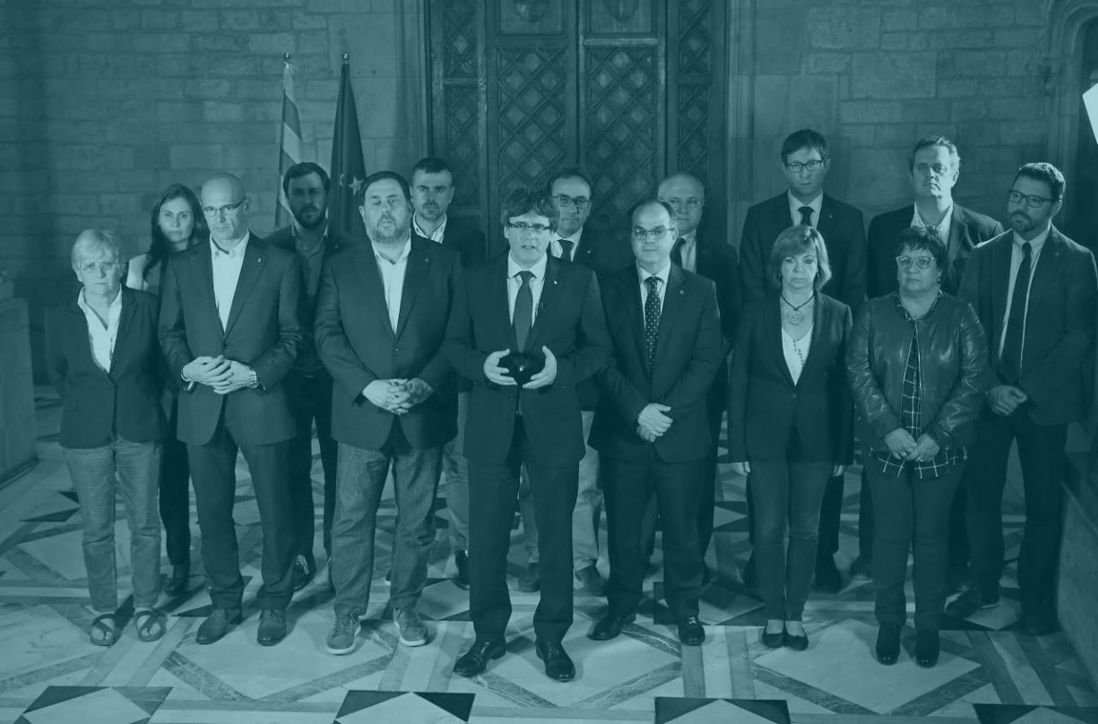 El president de la Generalitat, Carles Puigdemont, junto a su equipo de gobierno.