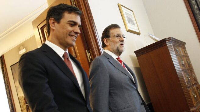 rajoy y sanchez El presidente del Gobierno, Mariano Rajoy, junto al líder de la oposición, Pedro Sánchez.
