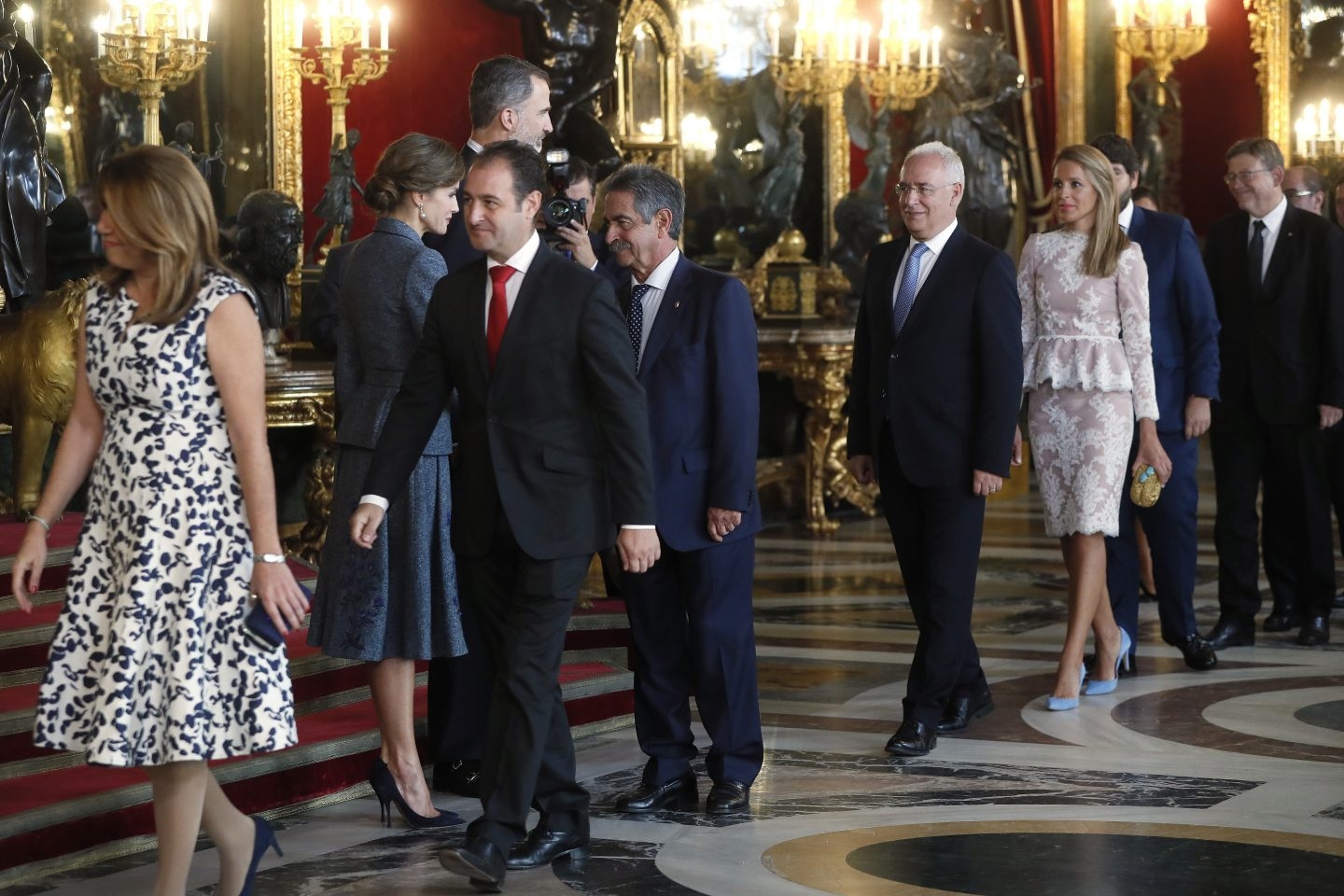 Personalidades como Susana Díaz o MIguel Ángel Revilla, en la recepción real tras los actos del 12-O