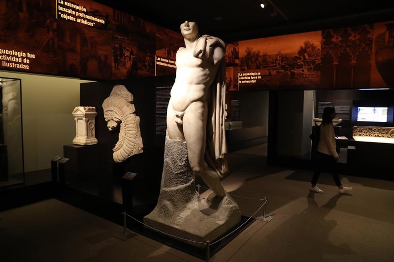 Escultura de Trajano del Museo Arqueológico de Sevilla y procedente de Itálica, que forma parte de la exposición "El Poder del pasado. 150 años de arqueología en España"
