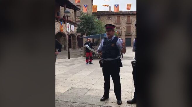 Mossos en Sampedor, localidad natal de Pep Guardiola Mossos en Sampedor, localidad natal de Pep Guardiola