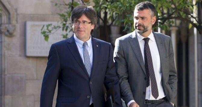 Santi Vila, junto al presidente de la Generalitat Carles Puigdemont.
