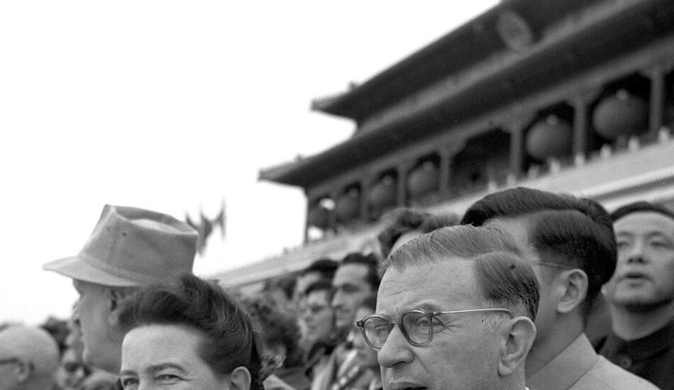 Jean-Paul Sartre y Simone de Beauvoir en 1955.
