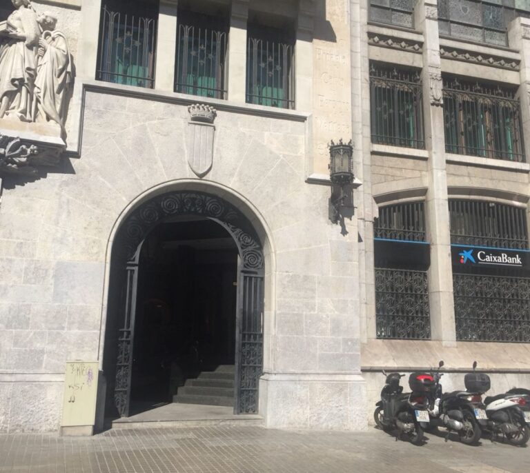 El mensaje de CaixaBank para calmar a los clientes: "Tranquilo, llevamos su dinero a otra provincia"