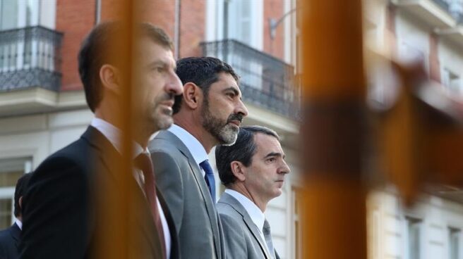 trapero Josep Lluís Trapero (centro), dirigiéndose este lunes a la Audiencia Nacional para declarar.