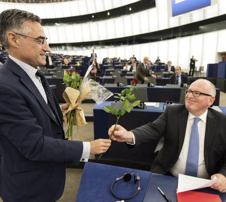 El PDeCat se plantea abandonar la alianza europea ALDE...antes de que les expulsen