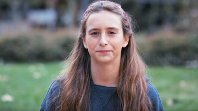 La adolescente que intenta desmentir el 'Help Catalonia'
