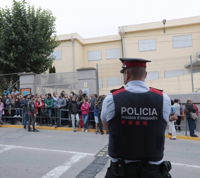 El acta de los Mossos para el 1-O ya preveía las incidencias registradas en los centros de votación