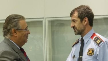 Zoido pide a los Mossos "colaboración leal" con policías y guardias civiles
