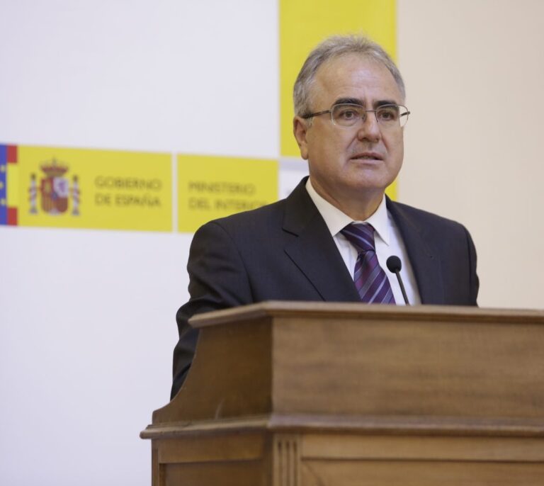 Funcionarios de prisiones protestan ante las cárceles por la desigualdad salarial