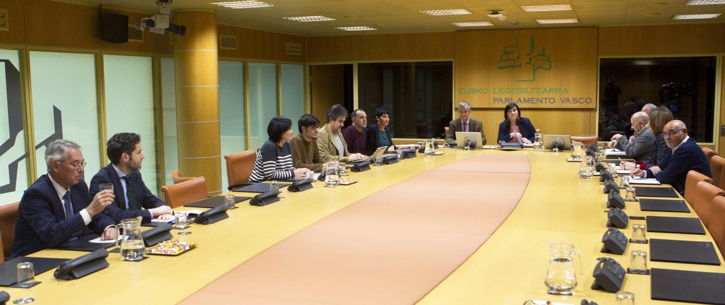 2017.11.13 Reunión de la ponencia de autogobierno celebrada hoy en el Parlamento Vasco.