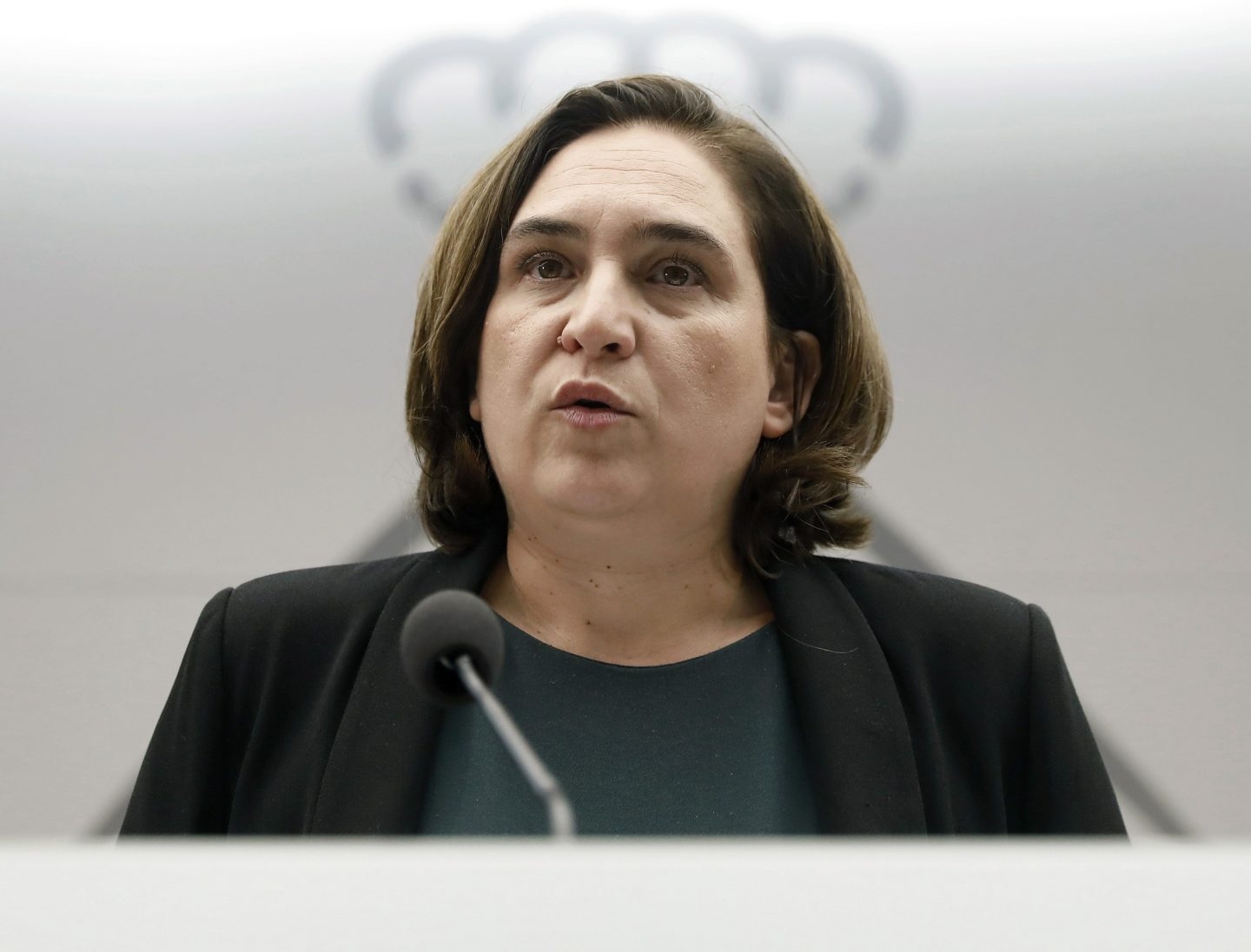 La alcaldesa de Barcelona, Ada Colau, durante una declaración institucional.