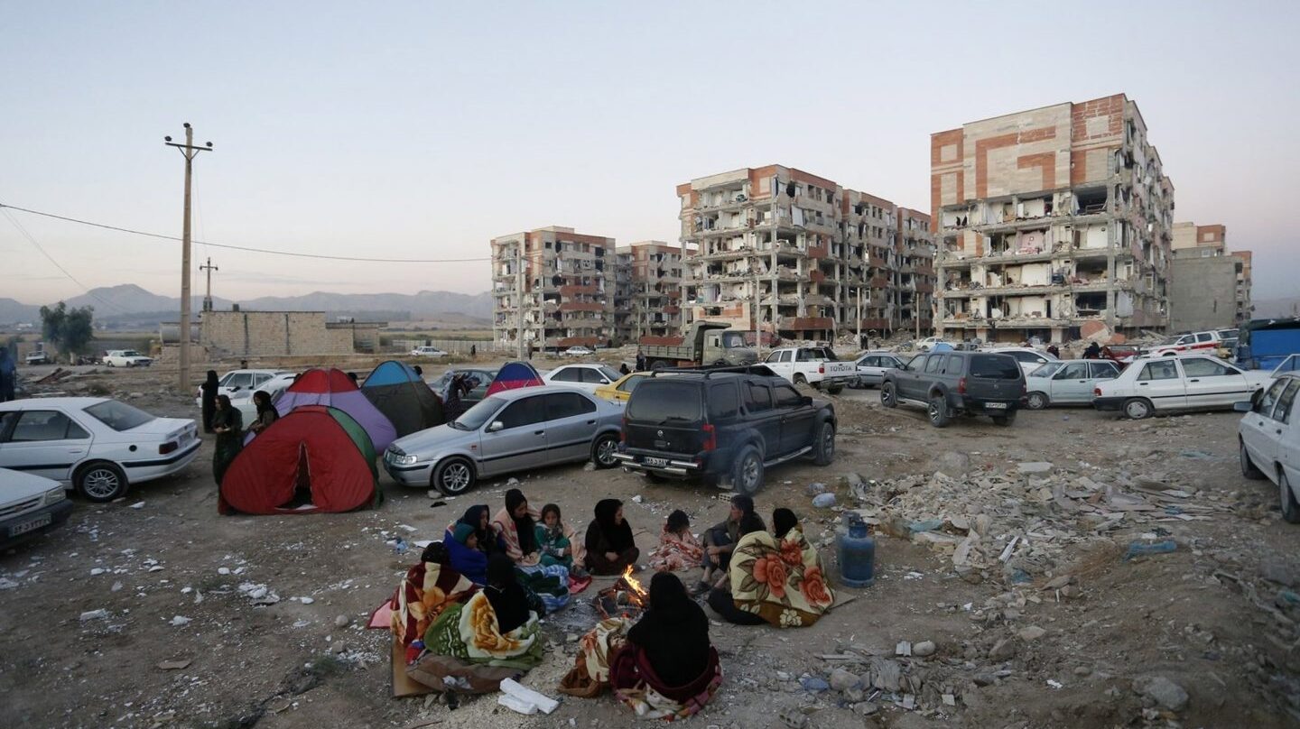 El terremoto entre Irán e Irak ha dejado más de 200 muertos.