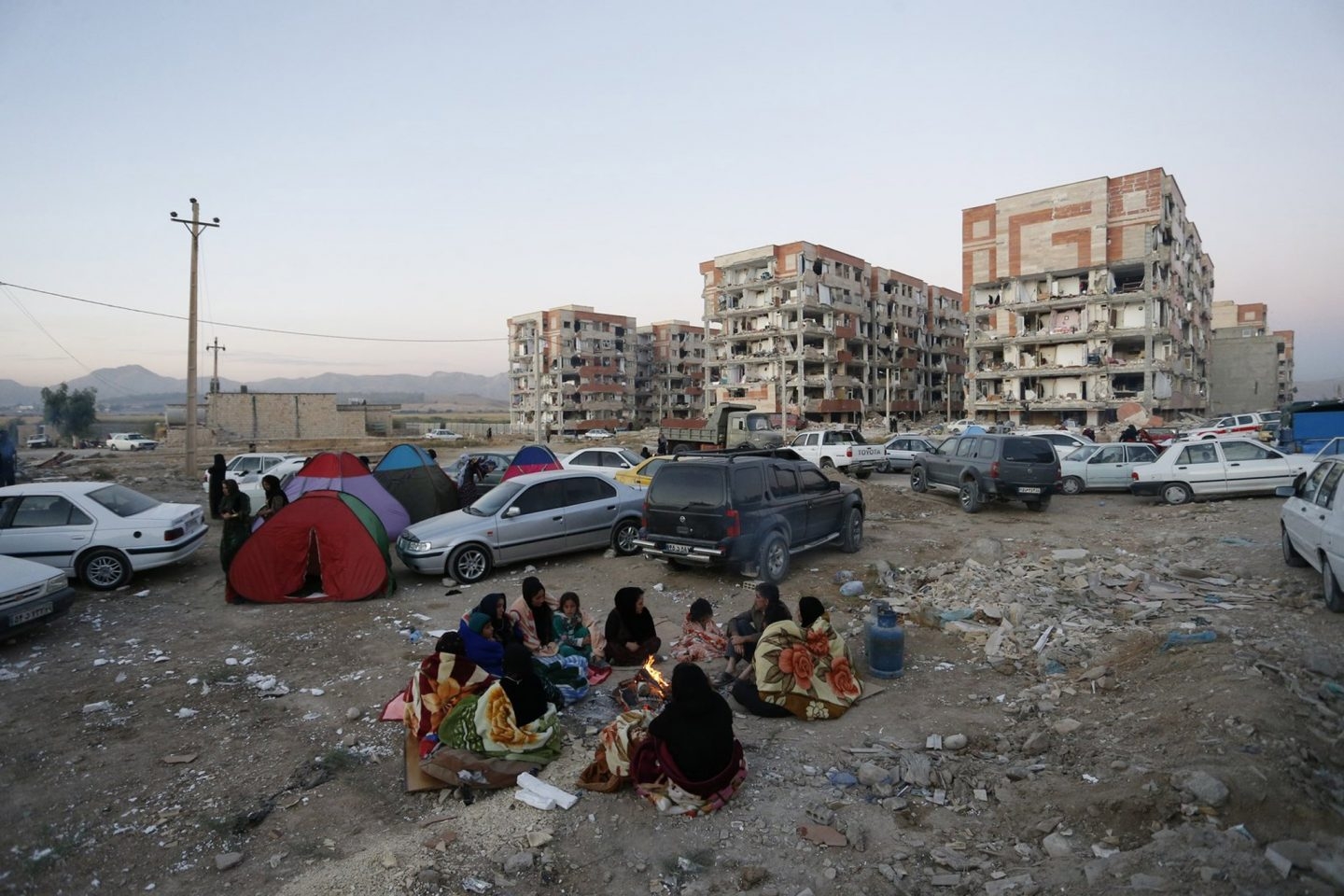 El terremoto entre Irán e Irak ha dejado más de 200 muertos.