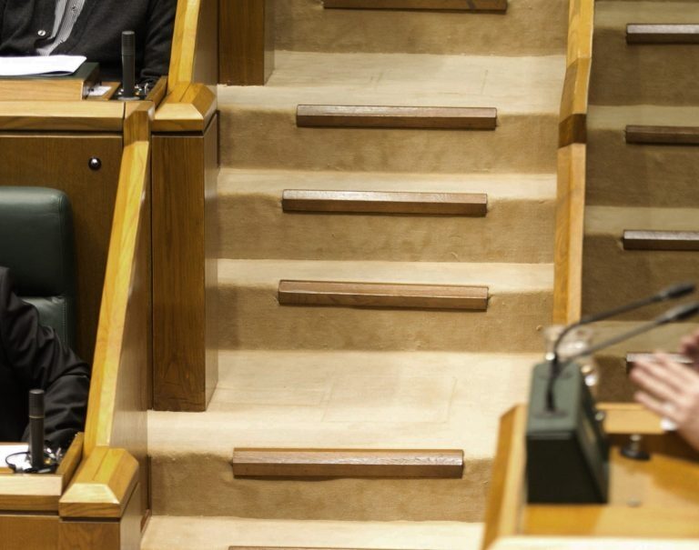 Urkullu reclama una "mesa de negociación política" para solucionar la crisis territorial