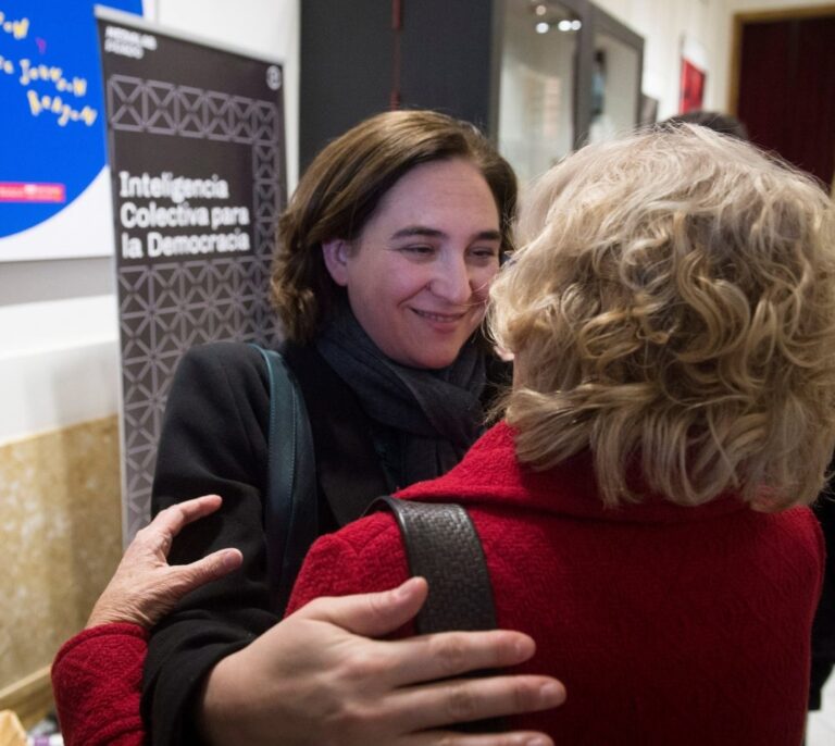 Colau se cierra puertas a la política nacional