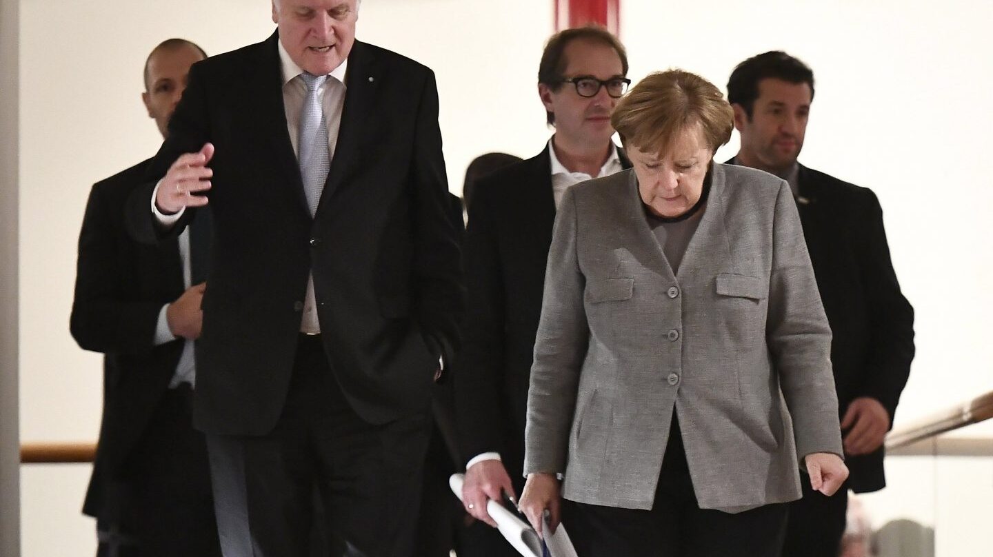 La canciller Merkel y el líder bávaro Horst Seehofer, en Berlín.