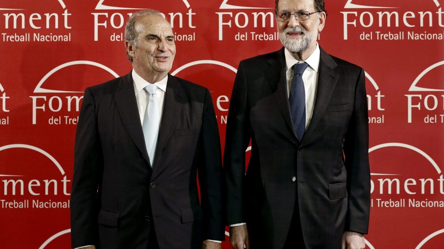 Mariano Rajoy, junto al presidente de Foment del Treball, Joaquim Gay de Montellá.