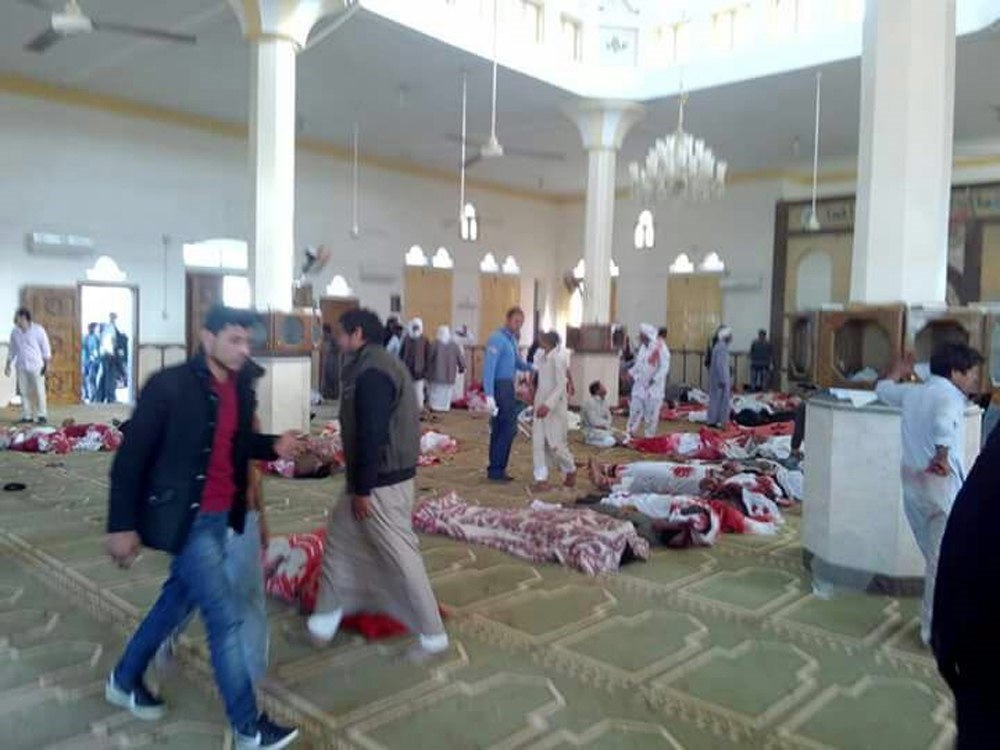 La mezquita de la península del Sinaí, en Egipto, tras el atentado.