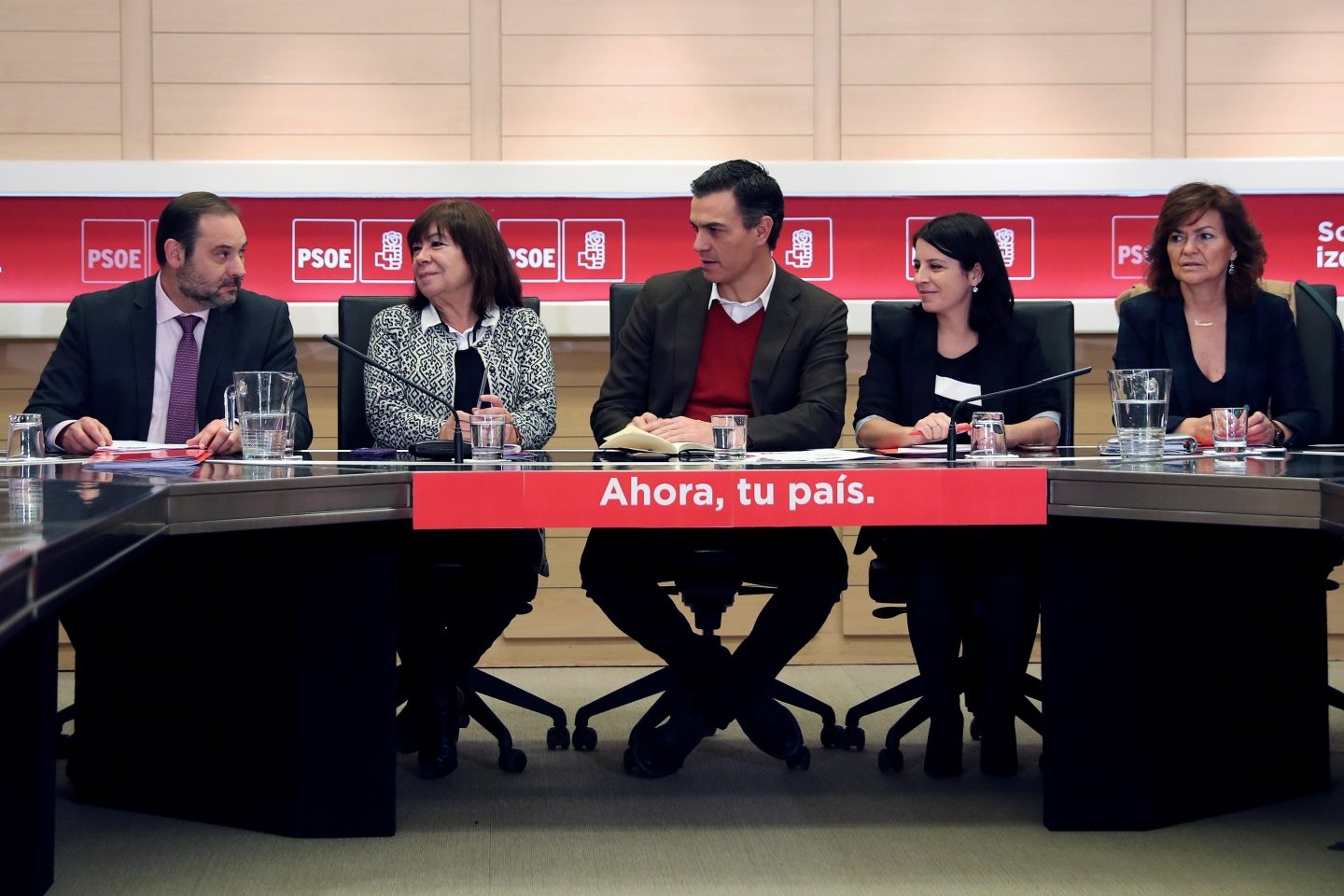 El PSOE compara a Albert Rivera con José Antonio y luego lo retira: "Hace bueno al PP"