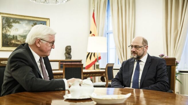 El presidente de Alemania conversa con el líder socialdemócrata, Martin Schulz, para evitar nuevas elecciones.