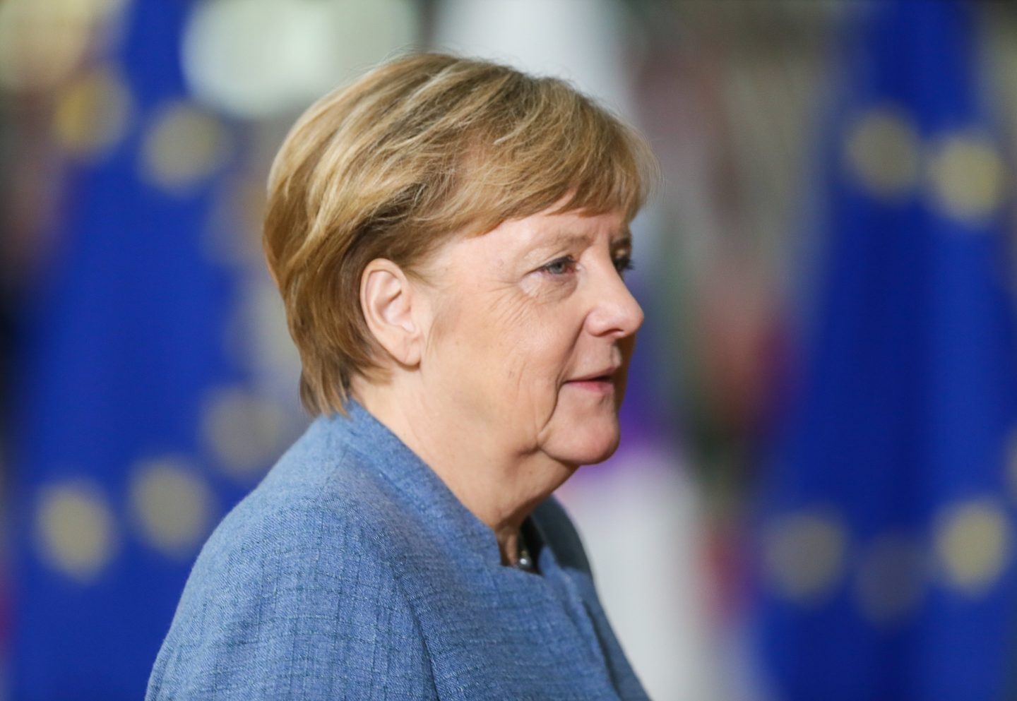 La canciller Angela Merkel, ahora más vulnerable, acude a Bruselas a una cumbre de la UE.