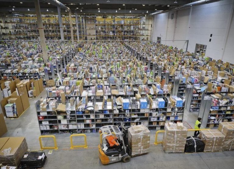 Huelga de trabajadores de Amazon en plena jornada de ventas récord del PrimeDay