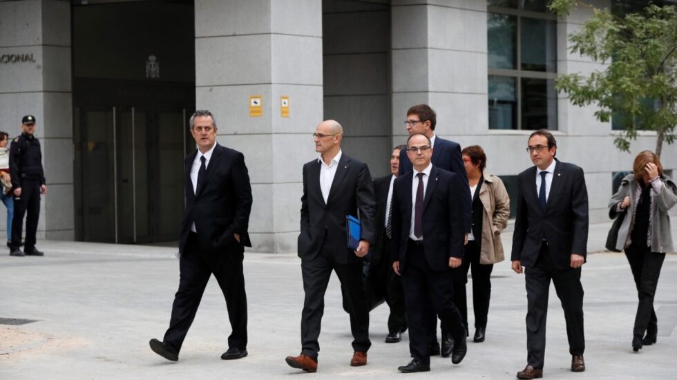 Los ex consejeros Forn, Romeva, Mundó, Turull y Rull llegan a la Audiencia Nacional para declarar ante la magistrada Carmen Lamela.