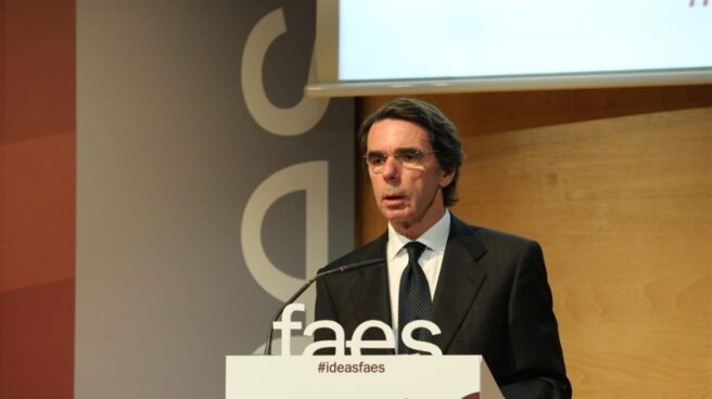 Aznar responde a las aspiraciones de Rajoy y dice que dos mandatos "son suficientes"