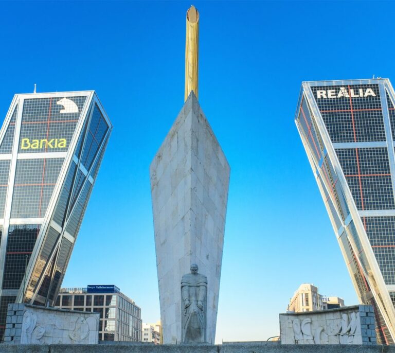 Bankia reorganiza su cúpula por la integración de BMN