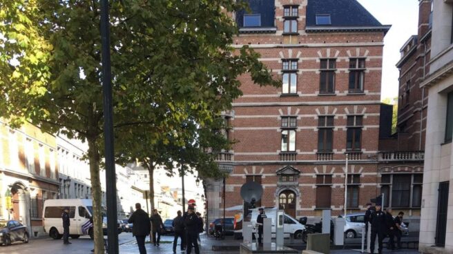 Entrada en coches de Puigdemont y los ex consellers en la Fiscalía de Bruselas.
