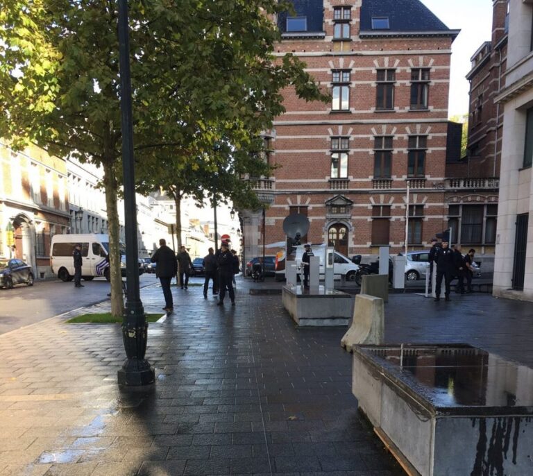Puigdemont, en libertad vigilada tras declarar ante el juez