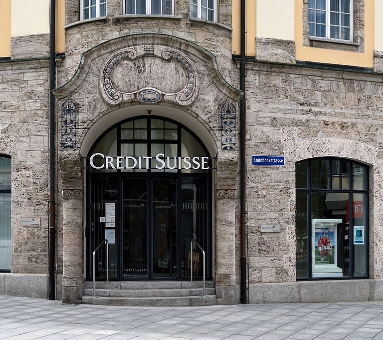 Credit Suisse pierde 7.381 millones en su peor año desde 2008