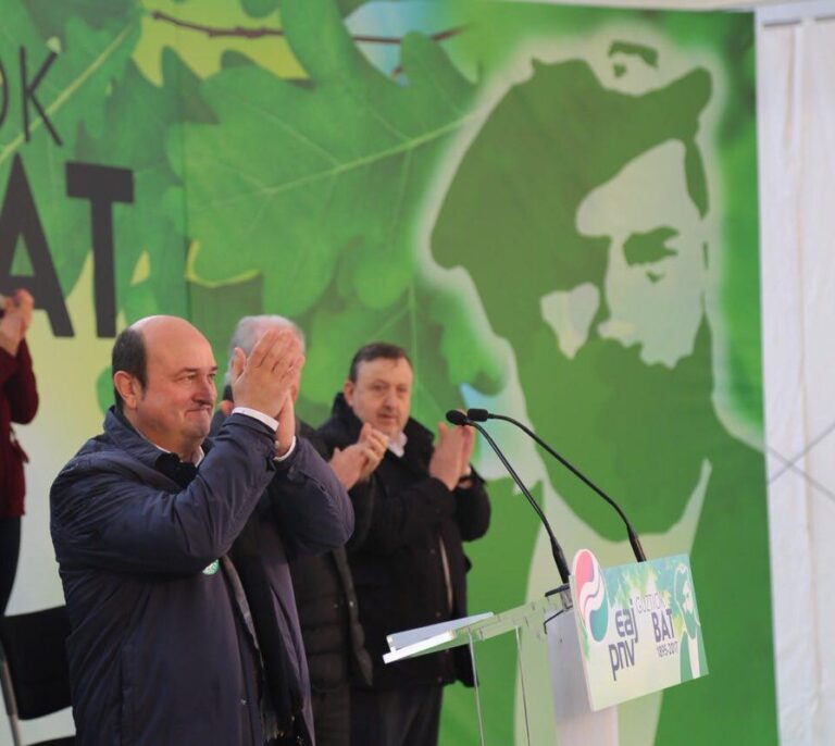 Ortuzar estalla contra Rivera: "Sois la nueva Falange auténtica"