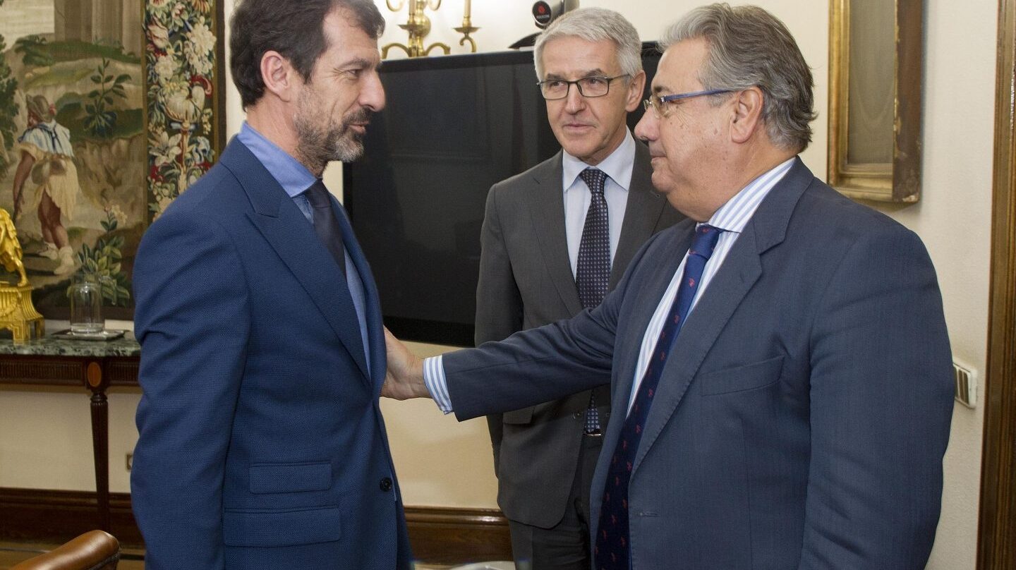 Ferran López y Juan Ignacio Zoido, en la primera reunión tras el nombramiento del primero como mayor de los Mossos.
