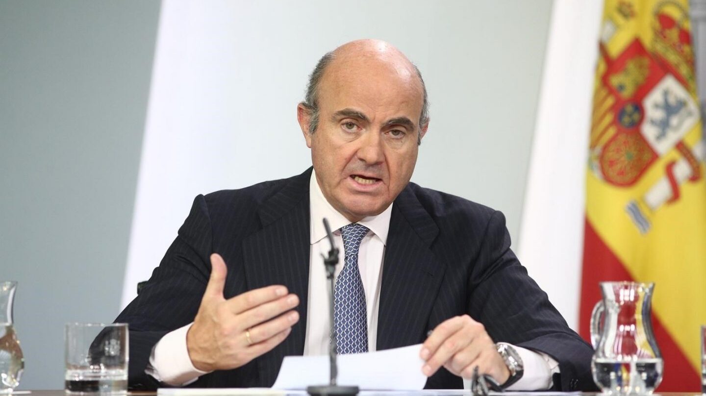 Guindos ve una “buena noticia” la mejora de previsiones y prevé un “crecimiento fuerte”