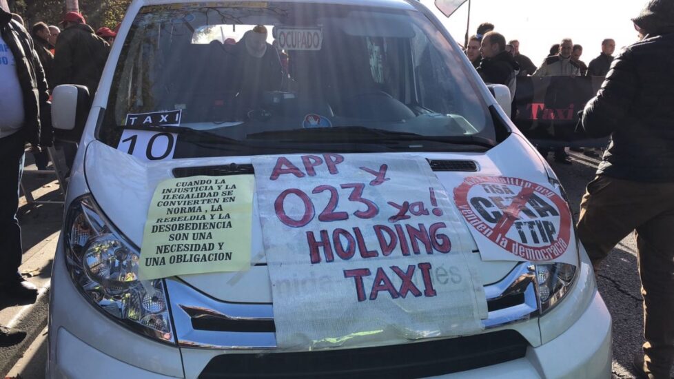 Protesta de los taxistas contra Uber y Cabify en el centro de Madrid.