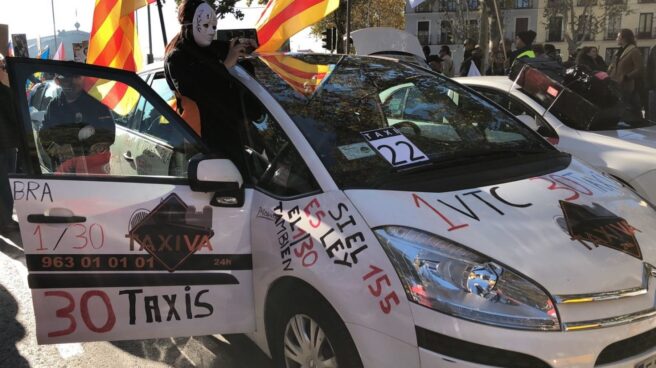 Protesta de los taxistas contra Uber y Cabify en el centro de Madrid.
