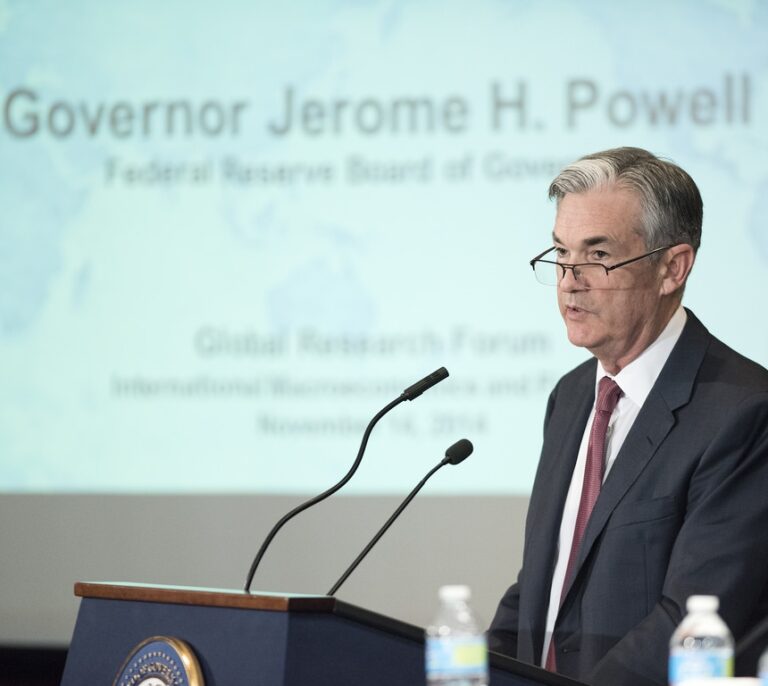 Powell toma las riendas de la Fed con el reto de prolongar la pujanza económica de EEUU