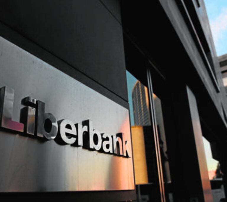 La CNMV levanta el veto a los ataques de los especuladores sobre Liberbank