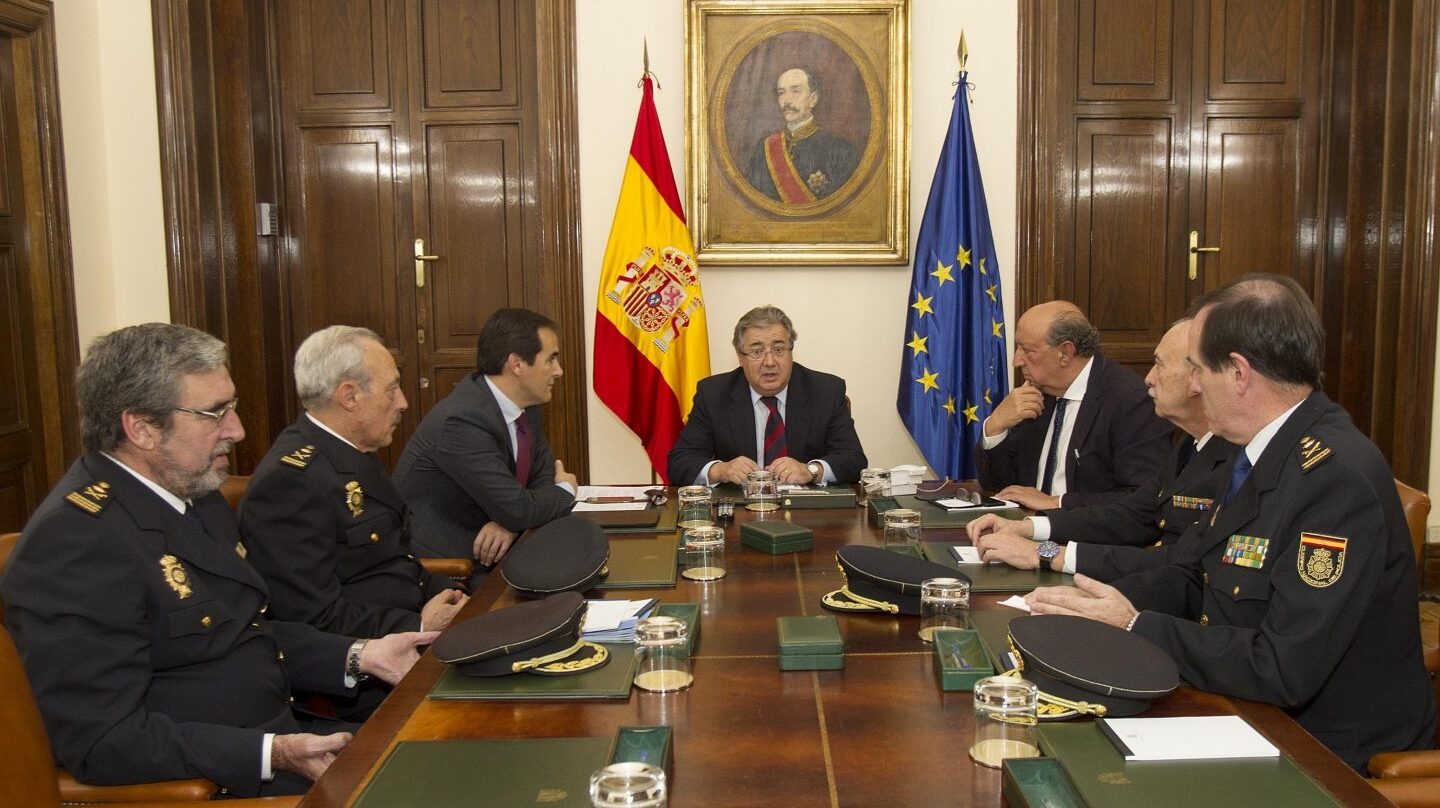 El ministro Juan Ignacio Zoido, presidiendo el pasado jueves la primera reunión con la nueva cúpula policial.