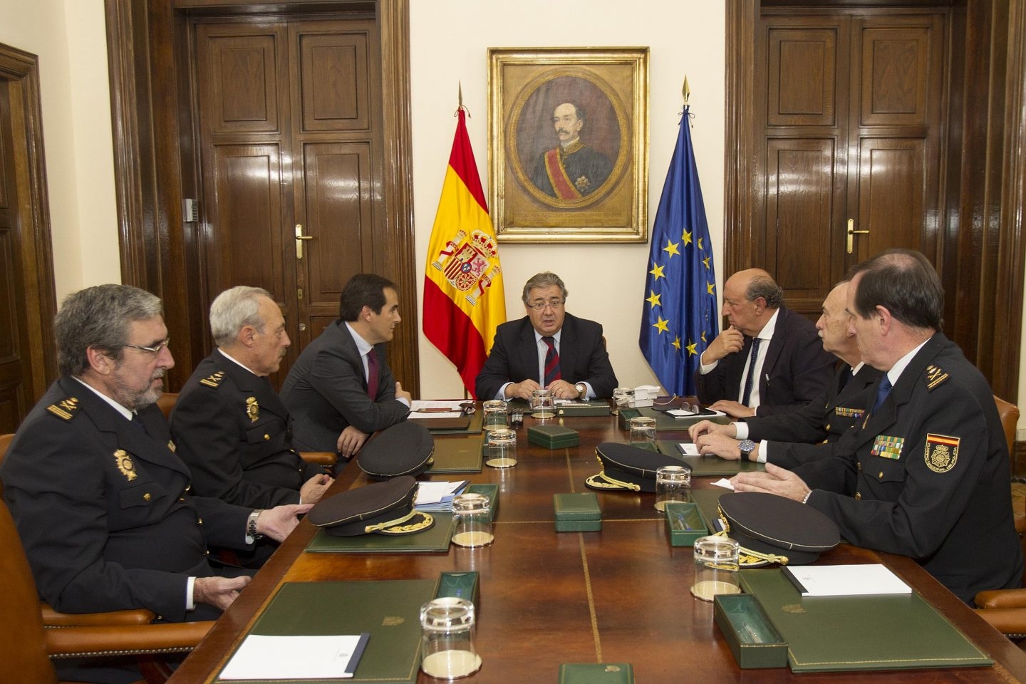 El ministro Juan Ignacio Zoido, presidiendo el pasado jueves la primera reunión con la nueva cúpula policial.