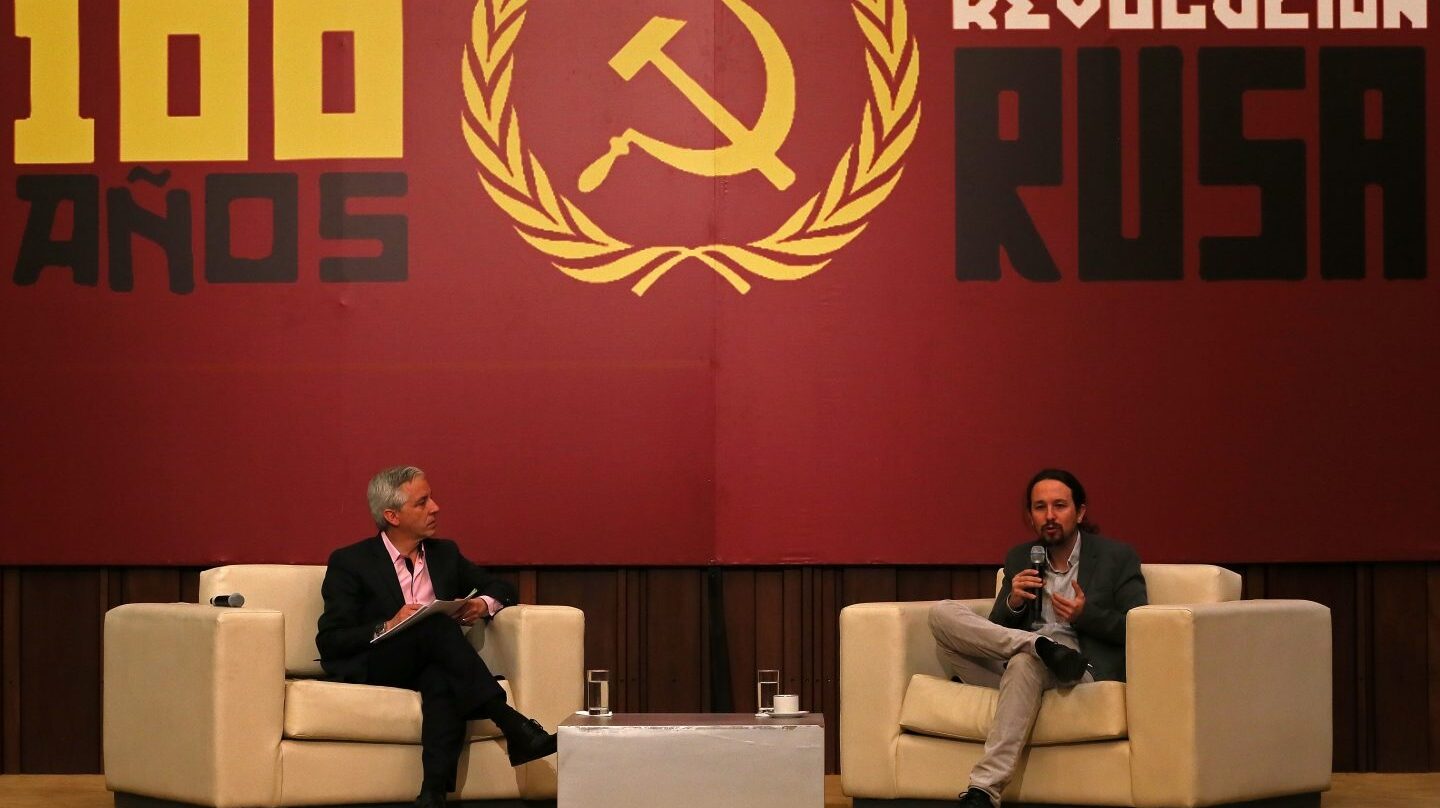 Pablo Iglesias, junto al vicepresidente de Bolivia, Álvaro García Linera.