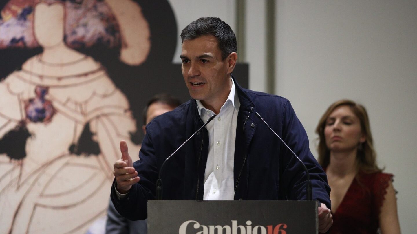 Pedro Sánchez recibe el Premio Cambio 16.