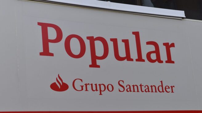 Nuevos rótulos de las oficinas de Popular tras la integración con Santander. Nuevos rótulos de las oficinas de Popular tras la integración con Santander.