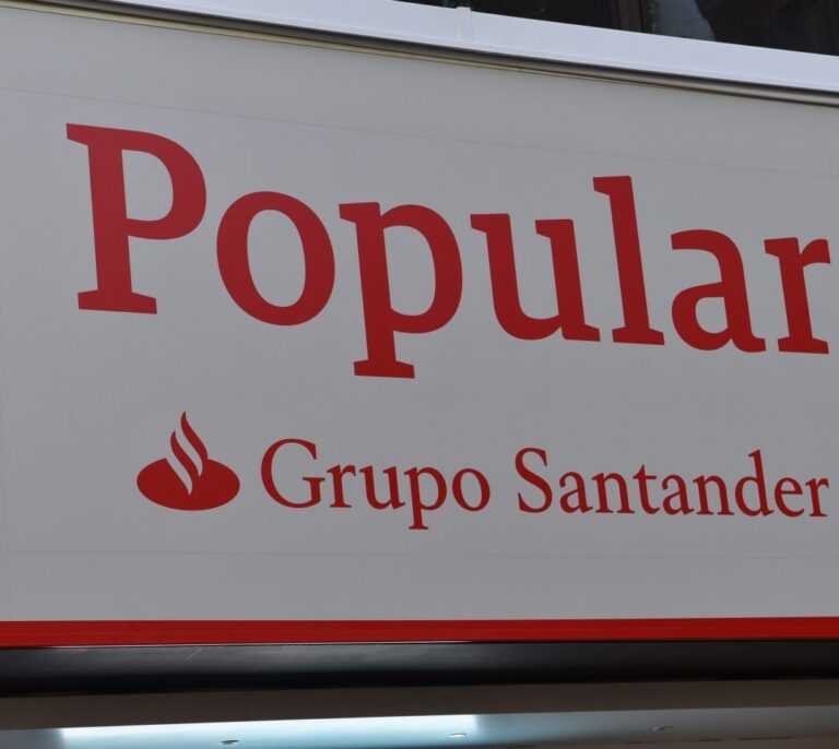 Santander rebaja a 1.200 las bajas en sus servicios centrales por la fusión con Popular