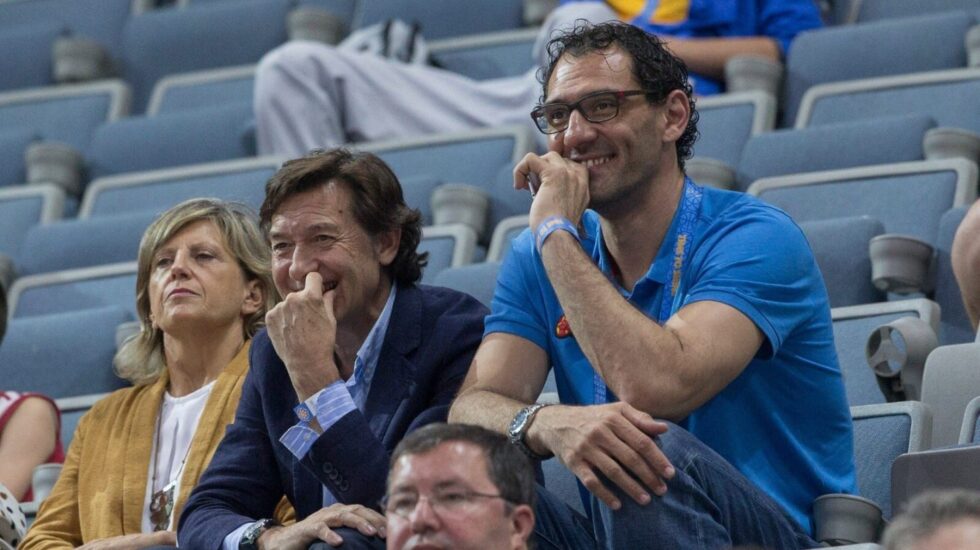 José Ramón Lete y Jorge Garbajosa, presenciando un partido de la selección española de baloncesto en Río 2016.