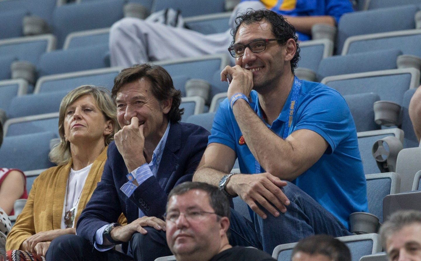 José Ramón Lete y Jorge Garbajosa, presenciando un partido de la selección española de baloncesto en Río 2016.